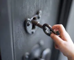 City Locksmith Store Santa Ana, CA 714-923-1178 - 14-Unlock-Door